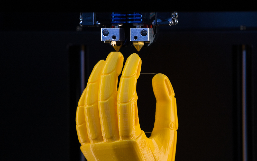 3d,printer,prints,the,model,of,the,hand,,the,process